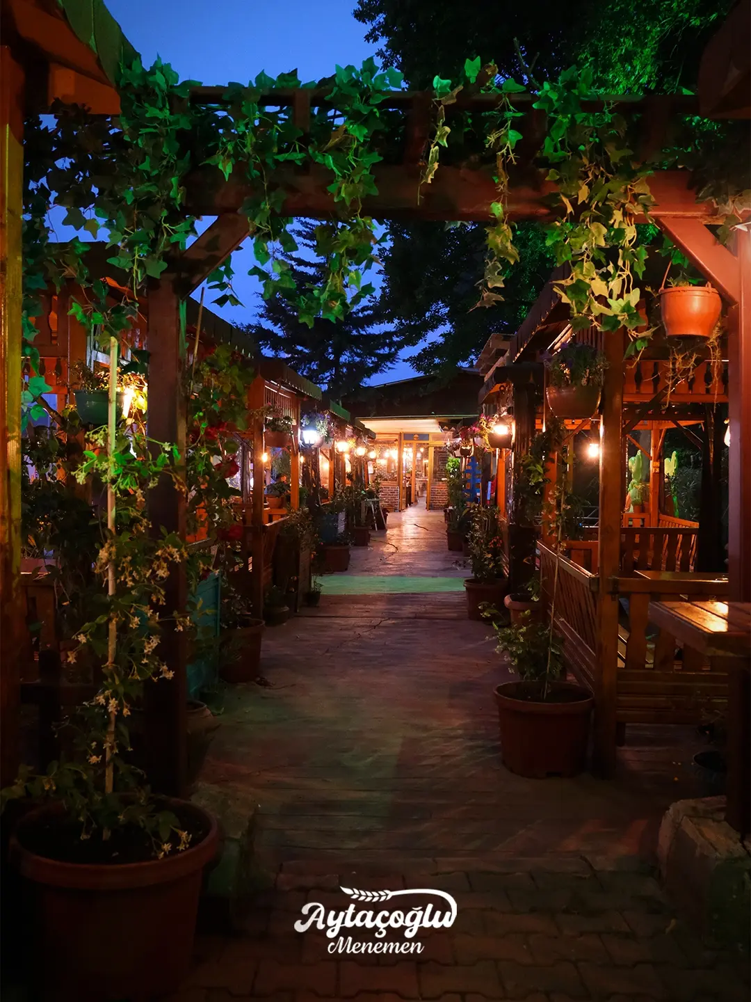 Aytaçoğlu sundurmalarının gece atmosferi